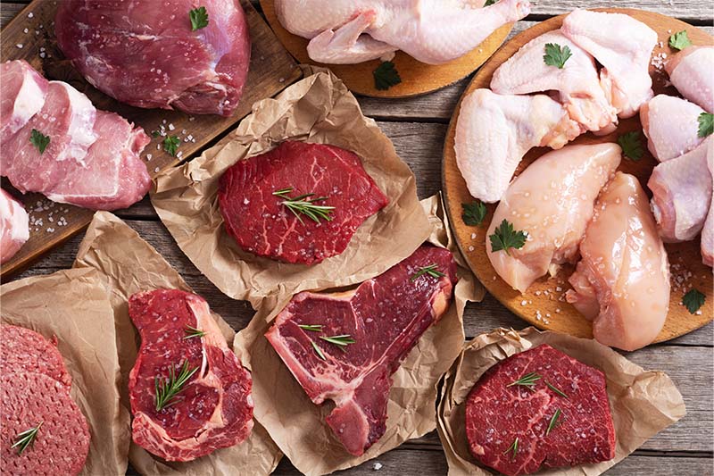 Carne rossa o carne bianca? Nessuna differenza per il colesterolo